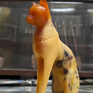 Altägyptische Göttin Bastet, Altägyptische Katze, Bastet die Katze. hergestellt aus Bernsteinstaub