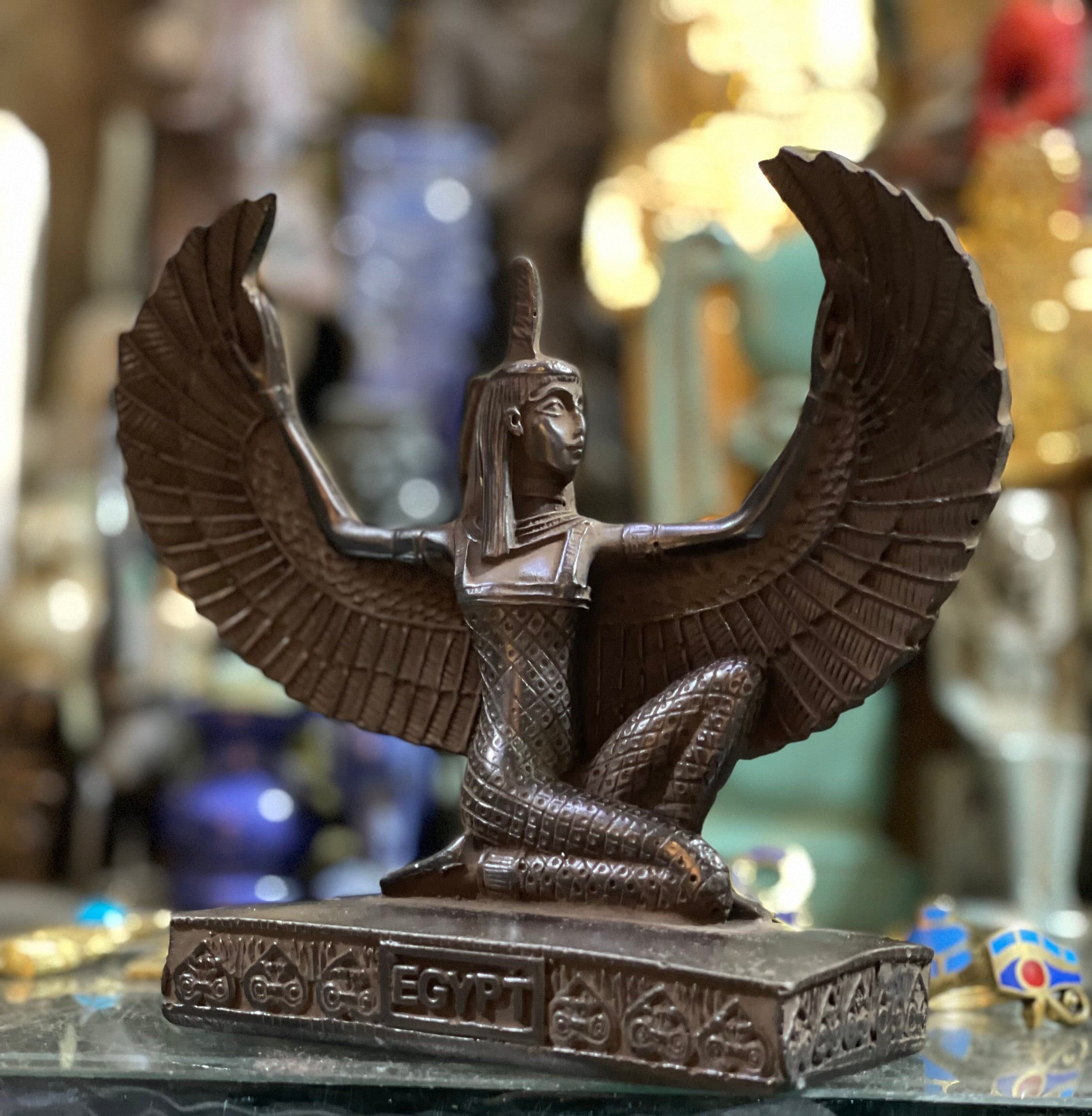 エジプト神話 女神マアト 彫刻 古代エジプトの女神マアトの翼を開いた彫像彫刻 - エジプト製 - Etsy 日本