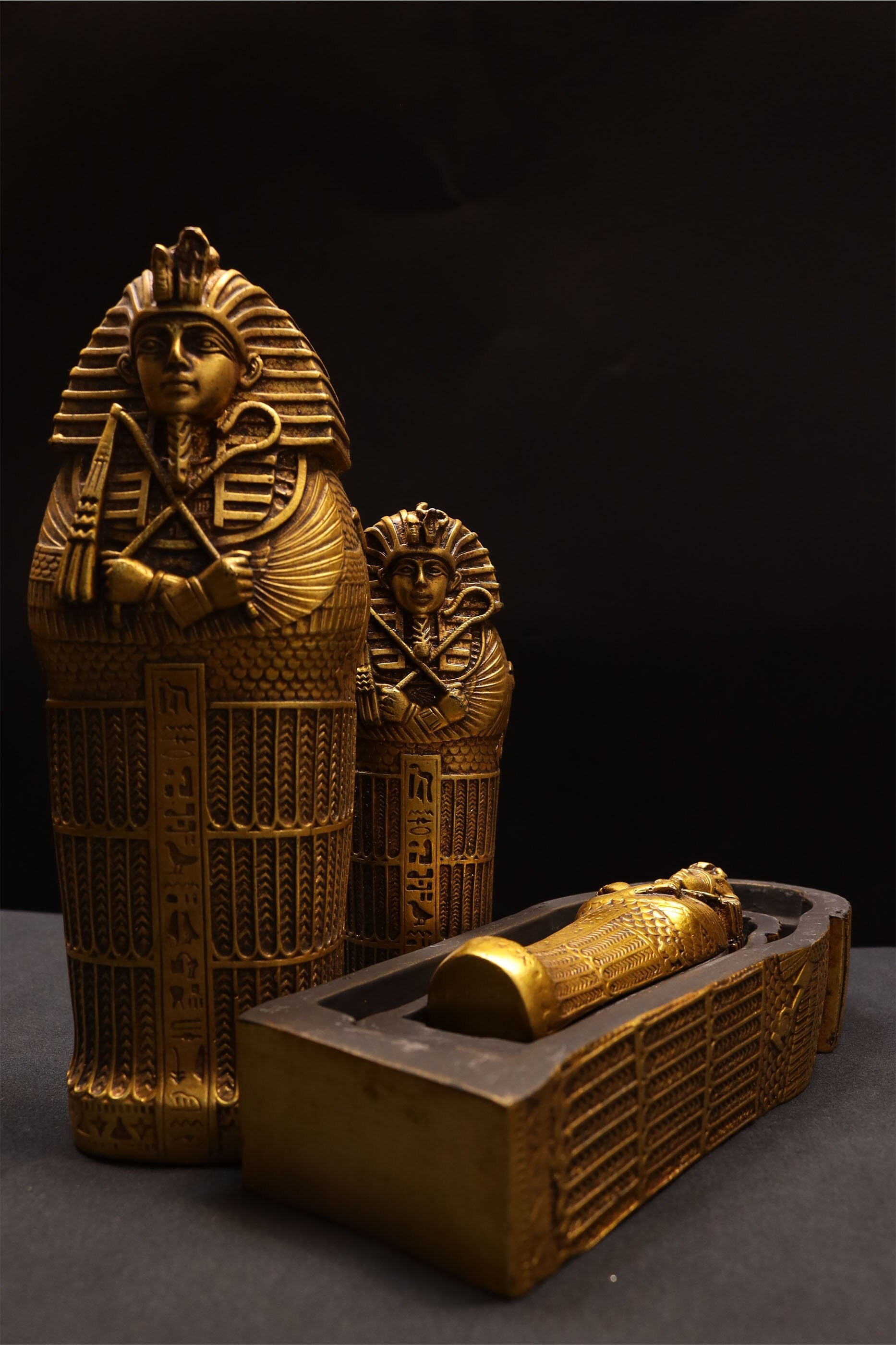 ツタンカーメン王の棺。中にツタンカーメン王が入っている。エジプト王