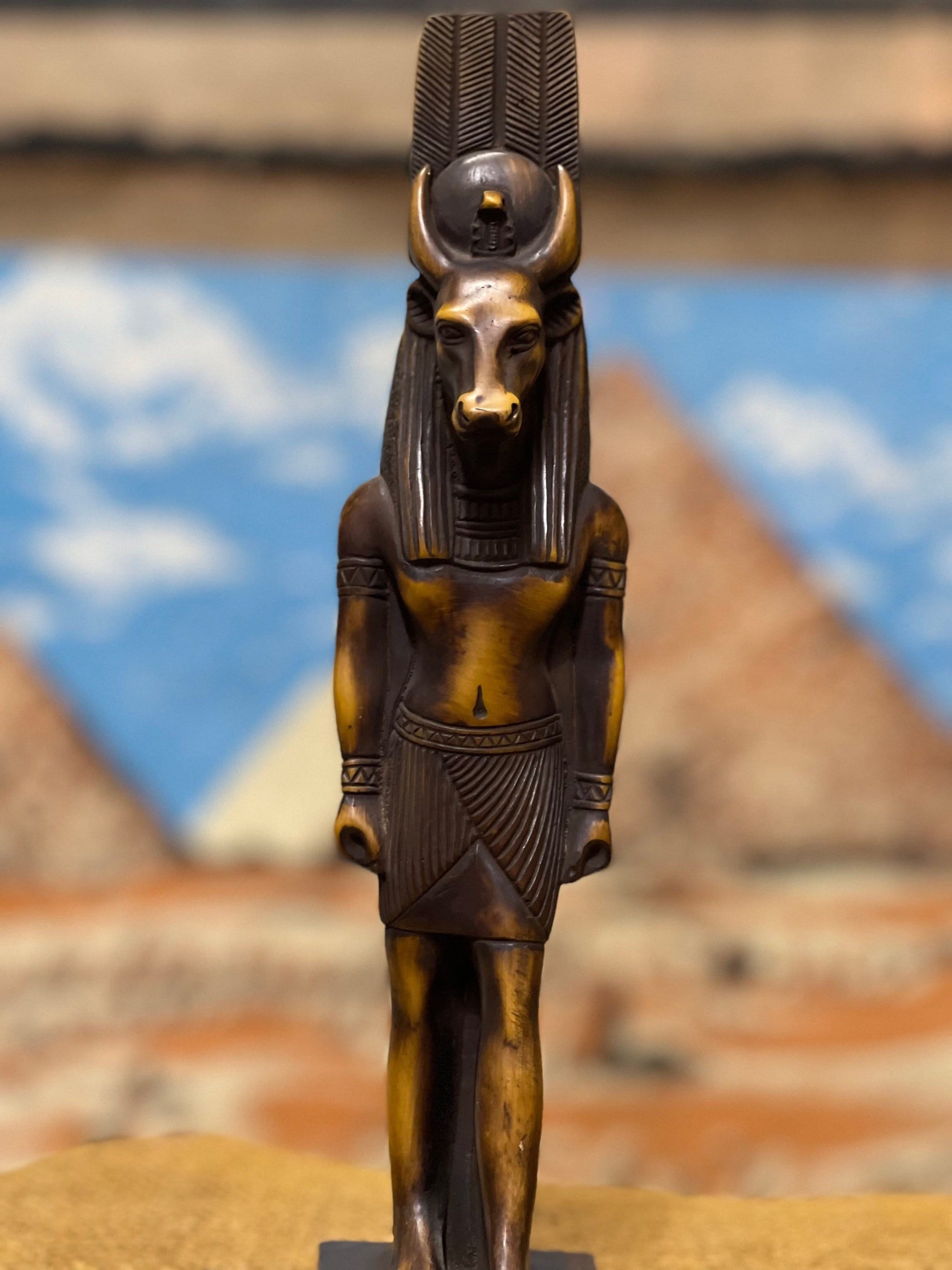 顕現した女神ハトホル像、古代エジプトの牛の女神、エジプト製 顕現した女神ハトホル像、古代エジプトの牛の女神、エジプト製