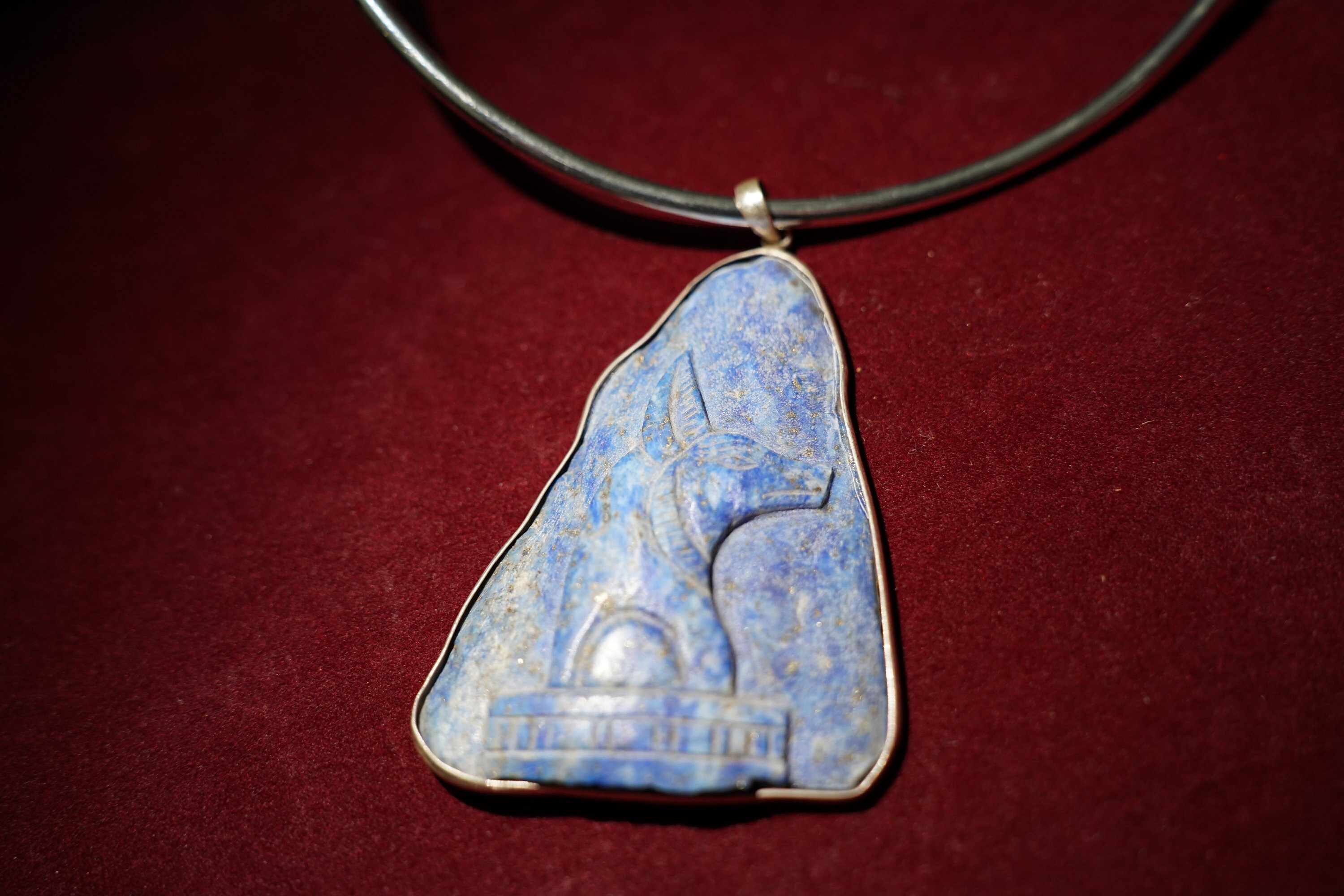 ラピスラズリ アヌビス ラピスラズリのアヌビスのお守り：神の知恵の守護者 - Etsy 日本