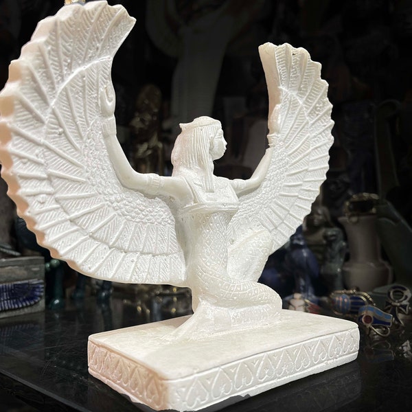 Statue de la déesse égyptienne antique Isis déployant des ailes - Fabriqué par des mains égyptiennes