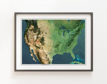 Pode incluir: Um mapa emoldurado dos Estados Unidos com uma visão topográfica detalhada do país. O mapa é impresso em tons de verde, marrom e azul, mostrando as diferentes elevações e corpos d'água.