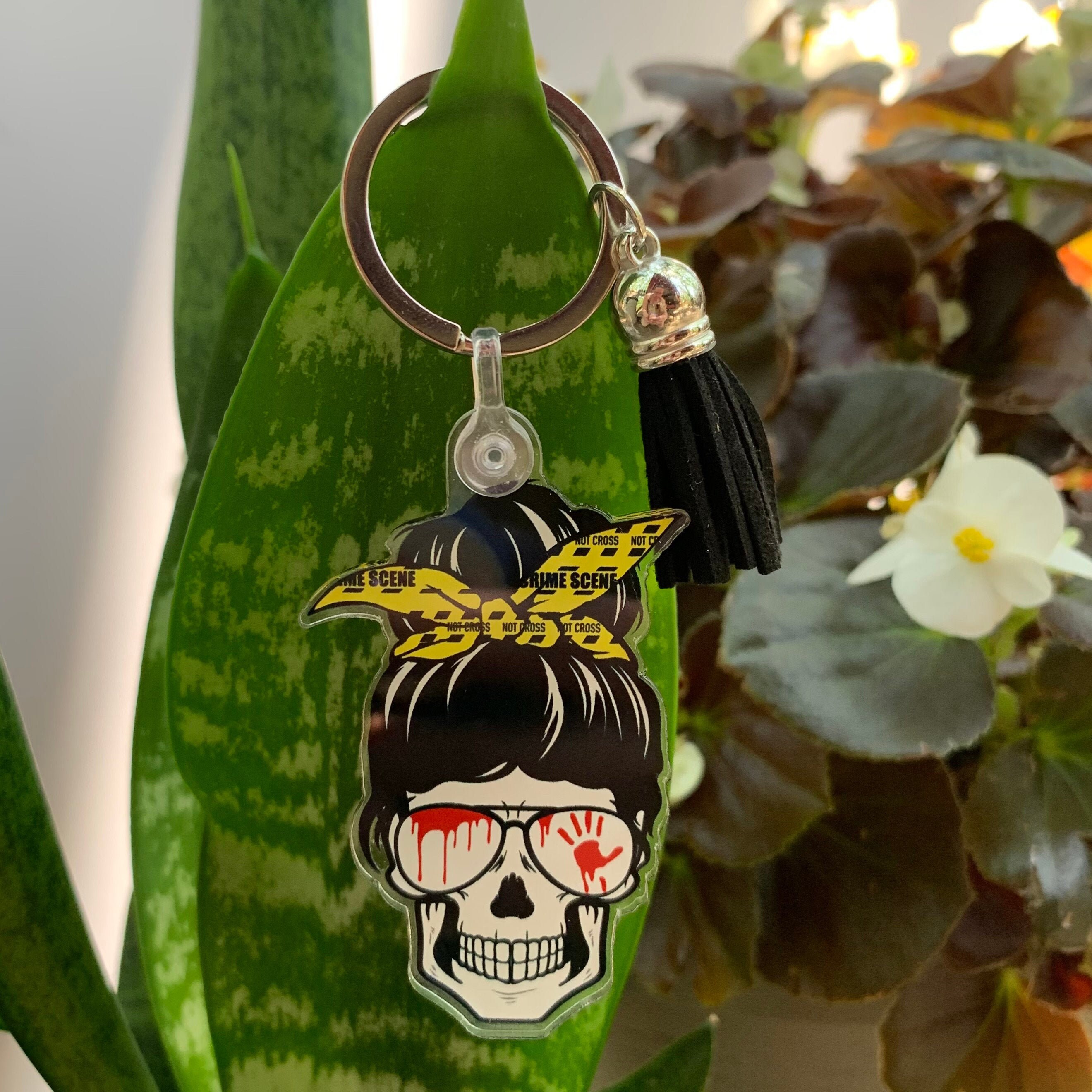 True Crime Fan'S Survival Kit Raises Eyebrows - mv2u6a0
