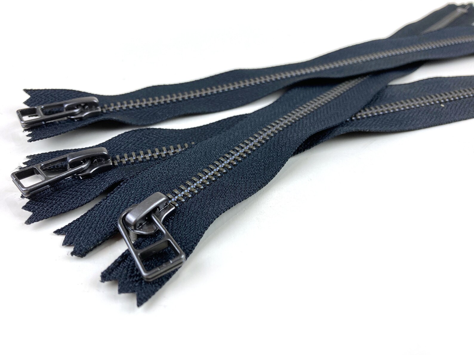 YKK BLACK 580 Gunmetal Zipper Size 5 26cm Closed End UK | Etsy