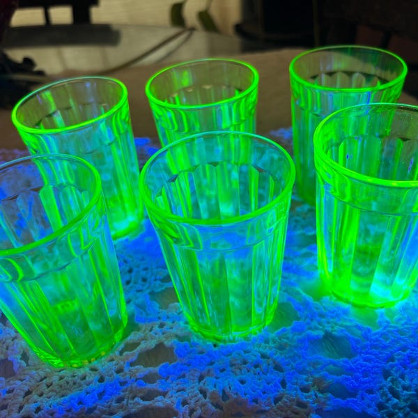 Set of 6 vintage uranium juice glasses