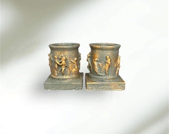 Par de candelabros romanos – Decoración de la mitología griega antigua, acabado patinado