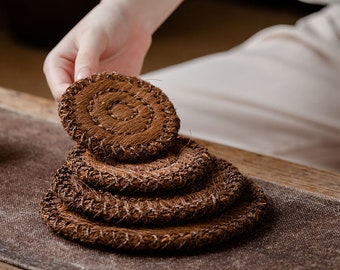 Fibra de coco rústica hecha a mano Tejida Alfombras redondas de taza de té Macetas Posavasos resistentes al calor Manteles ideales para la decoración de mesas de madera de cocina