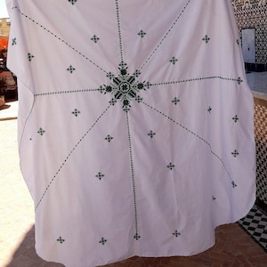nappe marocaine, nappe fait main, nappe fes,nappe marrakech, craftat marocain Nappe de table avec broderie fassi marocaine