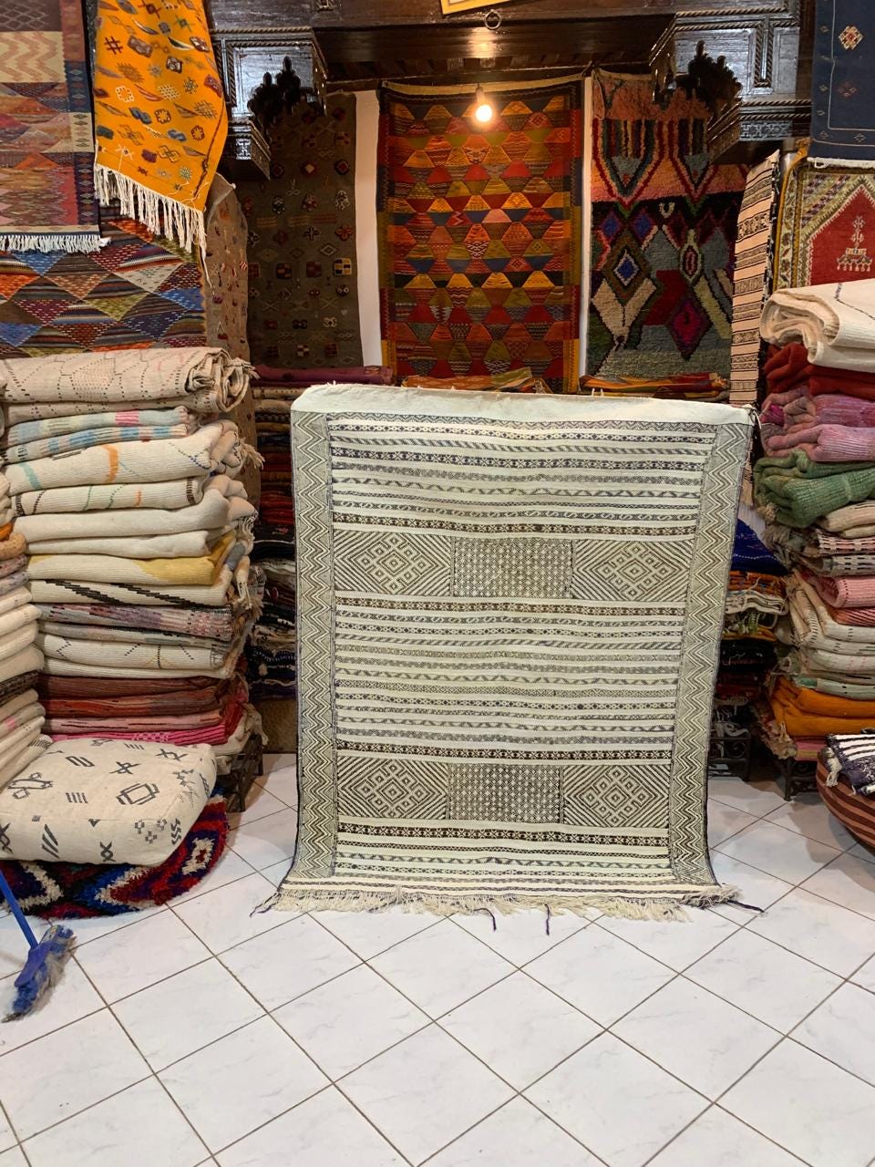 Handmade Moroccan Tiflet Kilim Wool Rug 192x154cm - Intricate