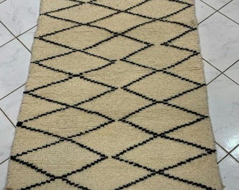Handwoven Wool Beni Ourain Rug: Moroccan Decor