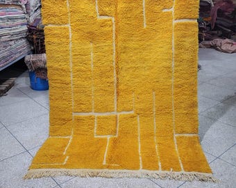 Handmade Wool Berber Rug: Moroccan Beni Ourain Style