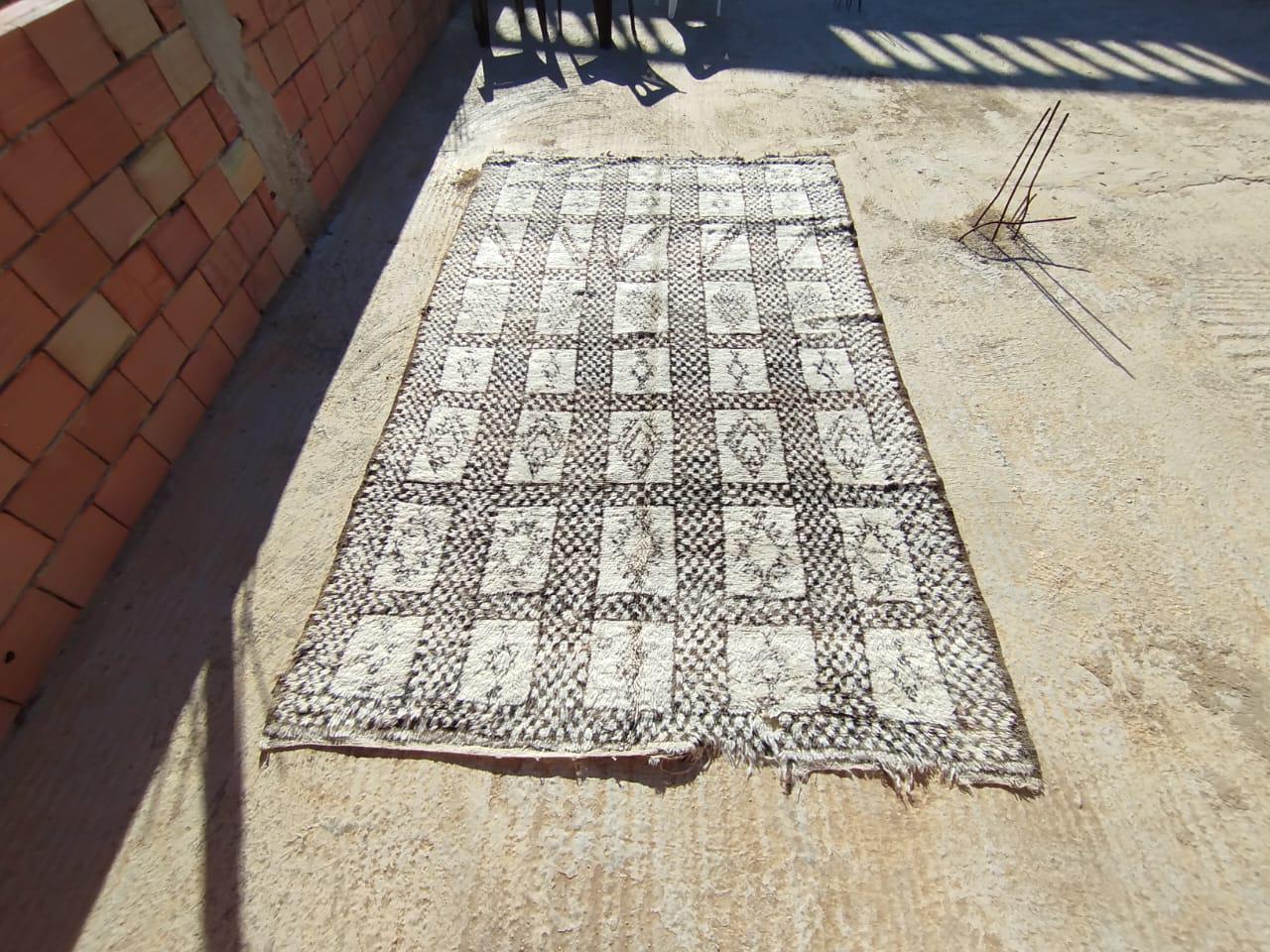 ヴィンテージモロッコブージャードラグ - 本物の手織りベルベル絨毯