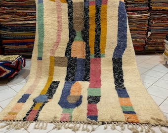 Modern Moroccan Mrirt Rug – Handwoven Wool, Abstract Design, Soft & Luxurious