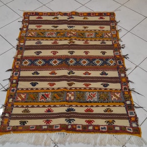 Akhnif taznakht Maroc tapis berbère authentique vintage atlas style montagnard marocain traditionnel