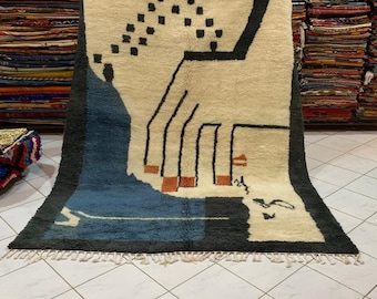 Modern Moroccan Mrirt Rug – Handwoven Wool, Abstract Design, Soft & Luxurious