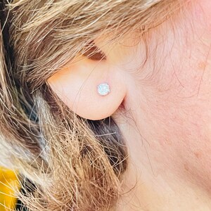Elegant Diamond Solitaire Stud Earrings: Sparkling Cubic Zirconia Set in 925 Silver Image 2