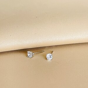 Elegant Diamond Solitaire Stud Earrings: Sparkling Cubic Zirconia Set in 925 Silver Image 10