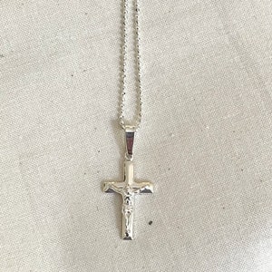 Elegant 925 Silver Crucifix Cross Necklace – A Timeless Symbol of Faith Image 5