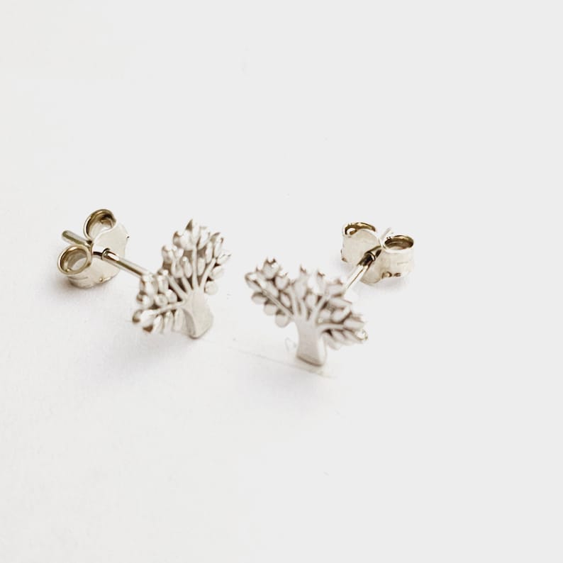 Dainty Sterling silver Tree of Life Stud Earrings, Tree Of Life Earrings In Sterling Silver, Minimal 925 Silver Stud Earrings 画像 1