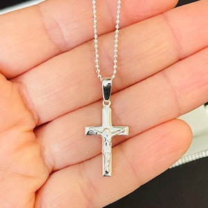 Elegant 925 Silver Crucifix Cross Necklace – A Timeless Symbol of Faith Image 1