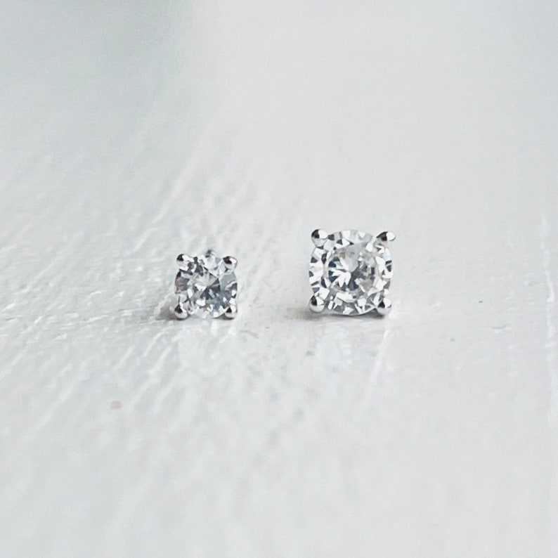Elegant Diamond Solitaire Stud Earrings: Sparkling Cubic Zirconia Set in 925 Silver Image 1