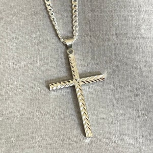 Sterling Silver Diamond Cut Cross Pendant, Curb Chain Image 4