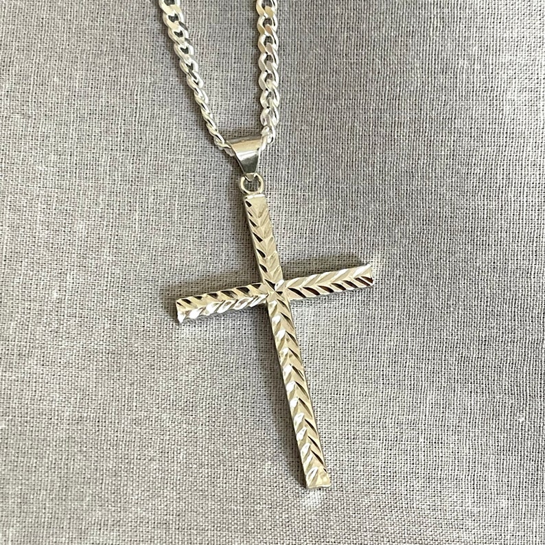 Sterling Silver Diamond Cut Cross Pendant, Curb Chain Image 4