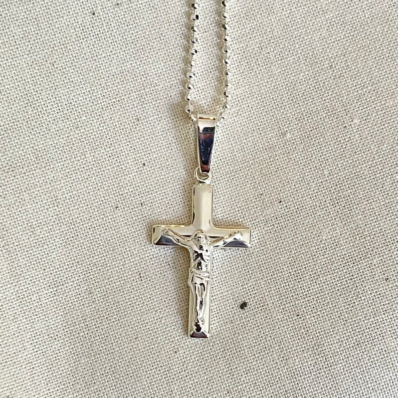 Elegant 925 Silver Crucifix Cross Necklace – A Timeless Symbol of Faith Image 3