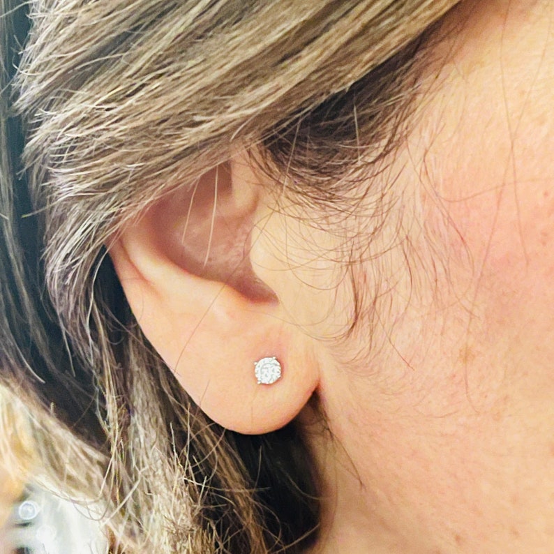 Elegant Diamond Solitaire Stud Earrings: Sparkling Cubic Zirconia Set in 925 Silver Image 6