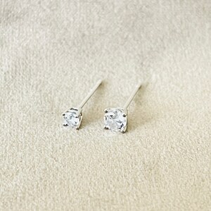 Elegant Diamond Solitaire Stud Earrings: Sparkling Cubic Zirconia Set in 925 Silver Image 3