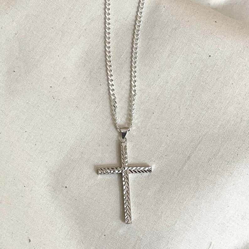 Sterling Silver Diamond Cut Cross Pendant, Curb Chain Image 3