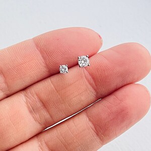 Elegant Diamond Solitaire Stud Earrings: Sparkling Cubic Zirconia Set in 925 Silver Image 4