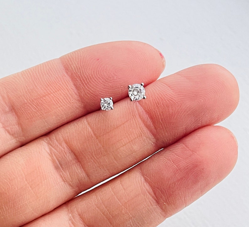 Elegant Diamond Solitaire Stud Earrings: Sparkling Cubic Zirconia Set in 925 Silver Image 4
