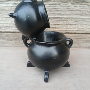 Witches Cauldron Polyresin Backflow Cone Incense Burner - Plus a FREE Bag of Cone Incense