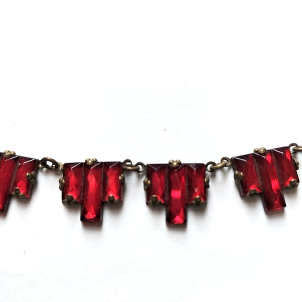 Collar de cristal Vauxhall Art Déco de los años 20, joyería checa en rojo cereza