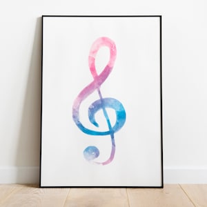 Op de afbeelding: Een ingelijst afdruk van een aquarel-vioolsleutel in roze en blauwe tinten.