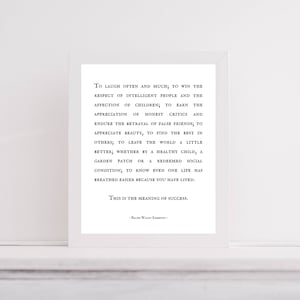 Puede incluir: Impresi&oacute;n tipogr&aacute;fica en blanco y negro con una cita de Ralph Waldo Emerson sobre el significado del &eacute;xito. La cita dice: "Re&iacute;r a menudo y mucho; ganar el respeto de la gente inteligente y el afecto de los ni&ntilde;os; ganarse la apreciaci&oacute;n de los cr&iacute;ticos honestos y soportar la traici&oacute;n de los falsos amigos; apreciar la belleza, encontrar lo mejor en los dem&aacute;s; dejar el mundo un poco mejor; ya sea por un ni&ntilde;o sano, un huerto o una condici&oacute;n social redimida; saber que una sola vida ha respirado m&aacute;s f&aacute;cilmente porque has vivido. Este es el significado del &eacute;xito."