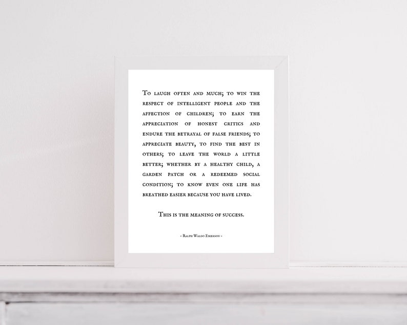 Puede incluir: Impresi&oacute;n tipogr&aacute;fica en blanco y negro con una cita de Ralph Waldo Emerson sobre el significado del &eacute;xito. La cita dice: "Re&iacute;r a menudo y mucho; ganar el respeto de la gente inteligente y el afecto de los ni&ntilde;os; ganarse la apreciaci&oacute;n de los cr&iacute;ticos honestos y soportar la traici&oacute;n de los falsos amigos; apreciar la belleza, encontrar lo mejor en los dem&aacute;s; dejar el mundo un poco mejor; ya sea por un ni&ntilde;o sano, un huerto o una condici&oacute;n social redimida; saber que una sola vida ha respirado m&aacute;s f&aacute;cilmente porque has vivido. Este es el significado del &eacute;xito."