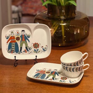 Norwegische Vintage Figgjo Saga Fernseher mit Teller und Tee- / Kaffeetassen.