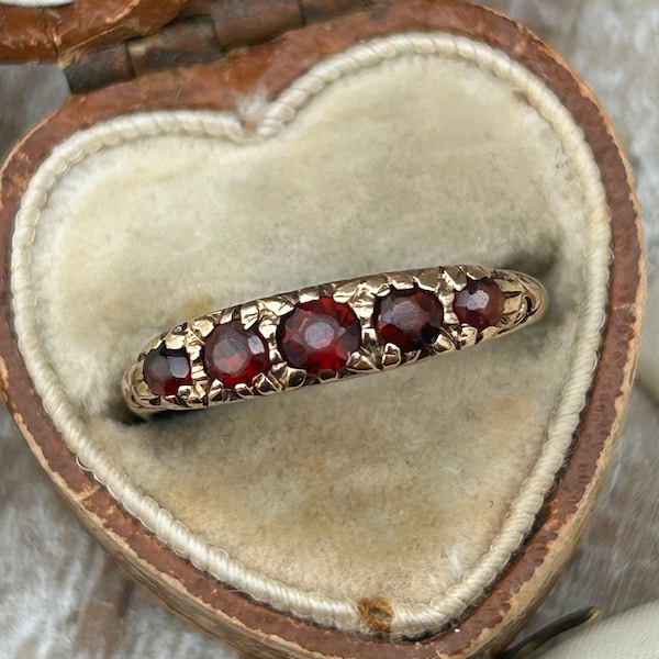 Vintage Five Stone Garnet Gypsy Ring 9 Carat Yellow Gold 1980, Boat Shaped Garnet Ring, Stacking Ring, Garnet Jewelry Jewellery Gift