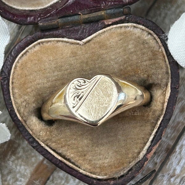Vintage Engraved Heart Signet Ring 9 Carat Yellow Gold 1963, Classic Love Heart Signet Ring, Everyday Ring, Gold Jewellery Jewelry Gift