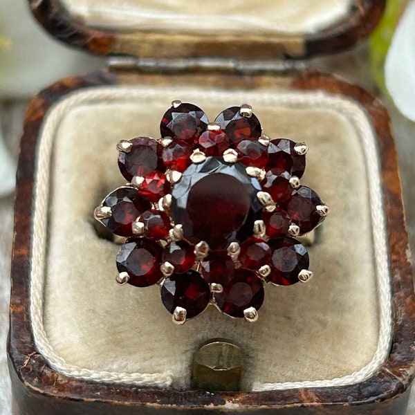 Vintage Garnet Daisy Cluster Statement Ring 9 Carat Yellow Gold, Garnet Cocktail Ring, January Birthstone, Garnet Jewelry Jewellery Gift