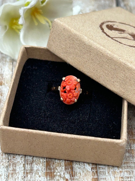 Vintage Carved Coral Flower Ring 9 Carat Yellow G… - image 10