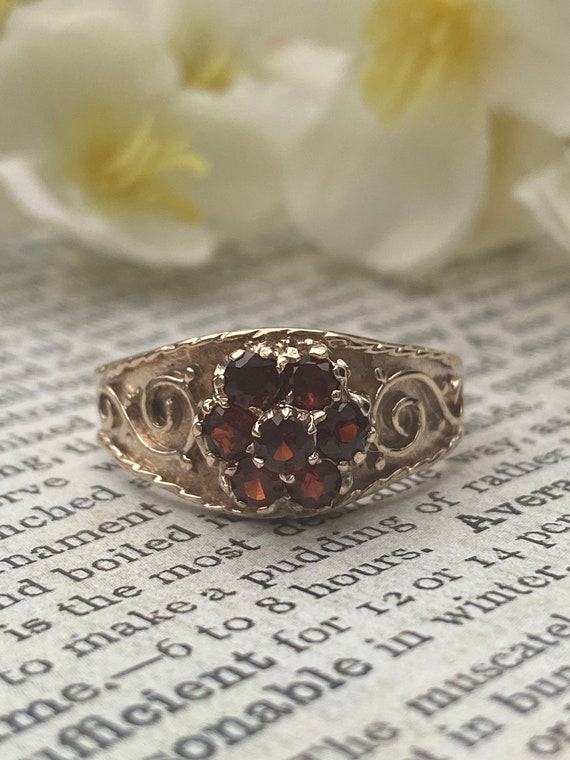 9 carat gold garnet ring outlet
