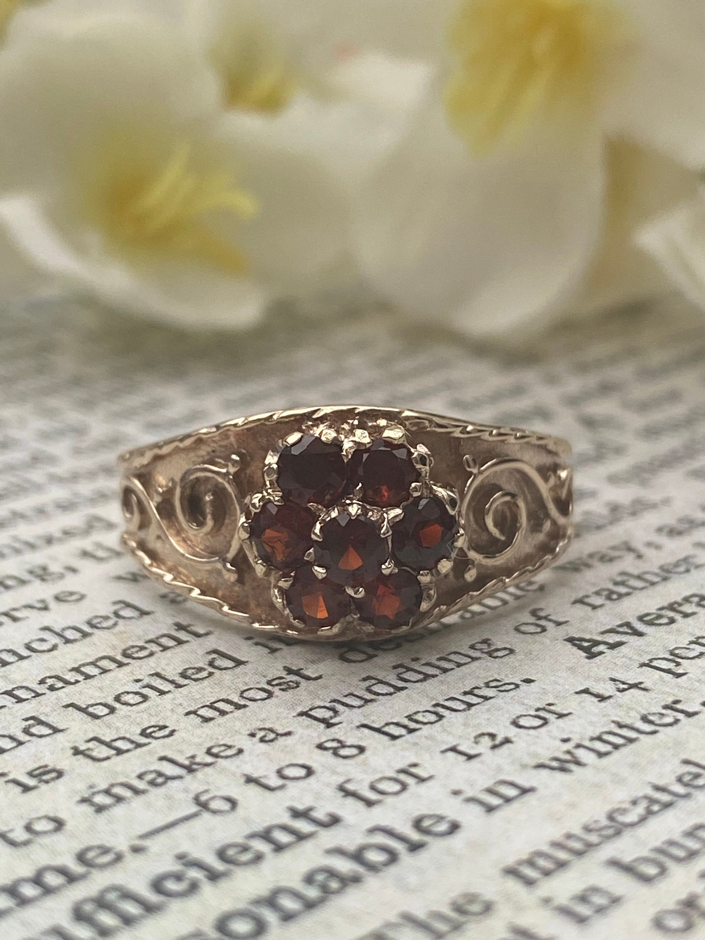 Vintage Garnet Daisy Cluster Ring Band 9 Carat Yellow Gold 1970s