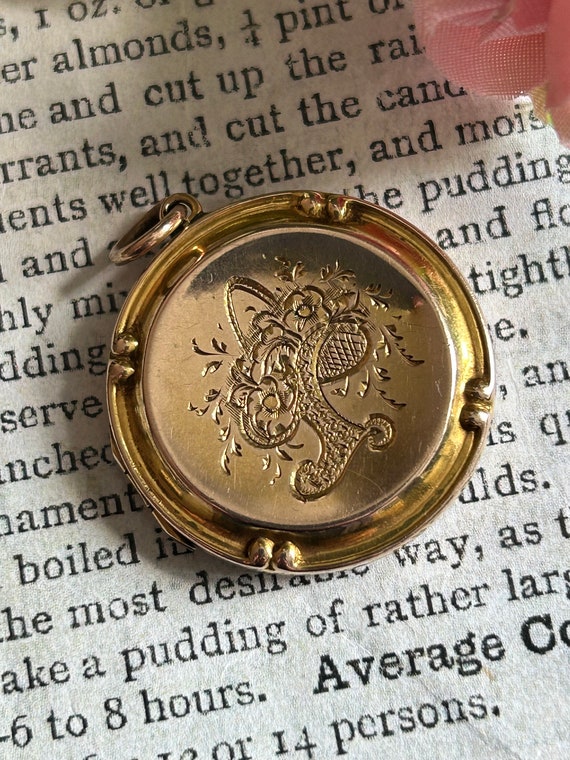 Antique Victorian Engraved Gold Locket Flowers an… - image 8