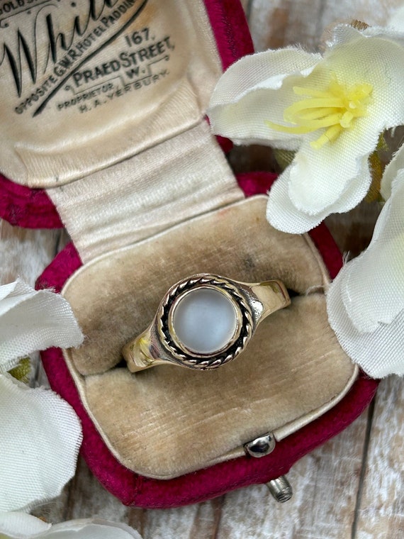 Vintage Moonstone Solitaire Ring 9 Carat Yellow Gold, Moonstone Jewellery Jewelry Gift