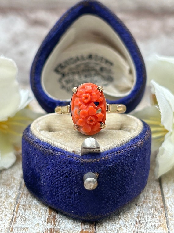 Vintage Carved Coral Flower Ring 9 Carat Yellow G… - image 1