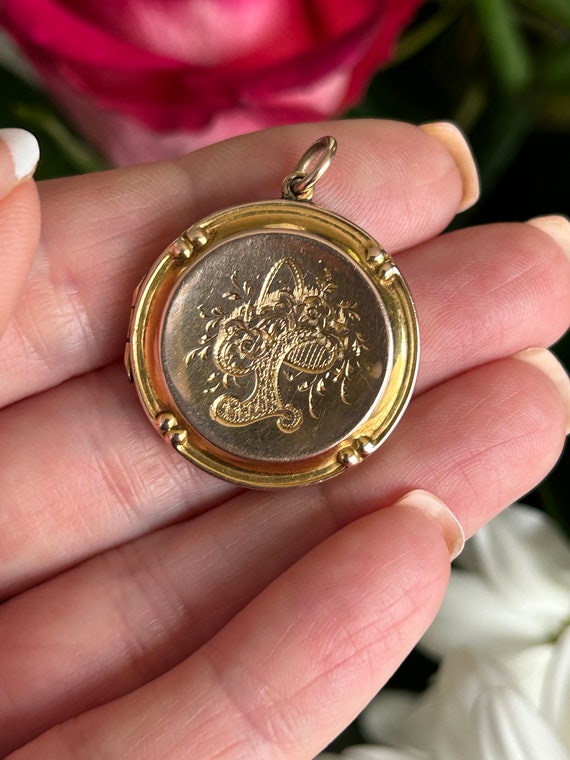 Antique Victorian Engraved Gold Locket Flowers an… - image 6